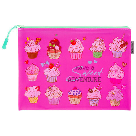 Папка для тетрадей A5 BRAUBERG, мягкий, водонепроницаемая молния, "Cupcakes", 25х20 см, 229260 по низкой цене оптом 